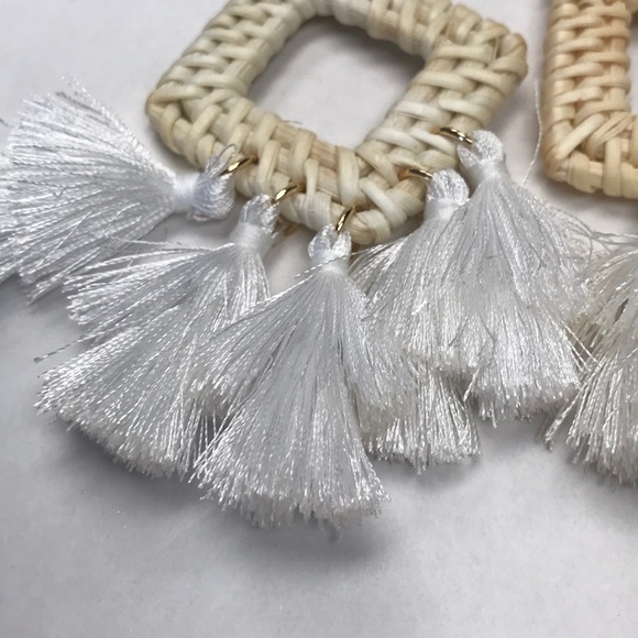 WHITE WICKER TASSEL EARRINGS - Picture 4 of 7